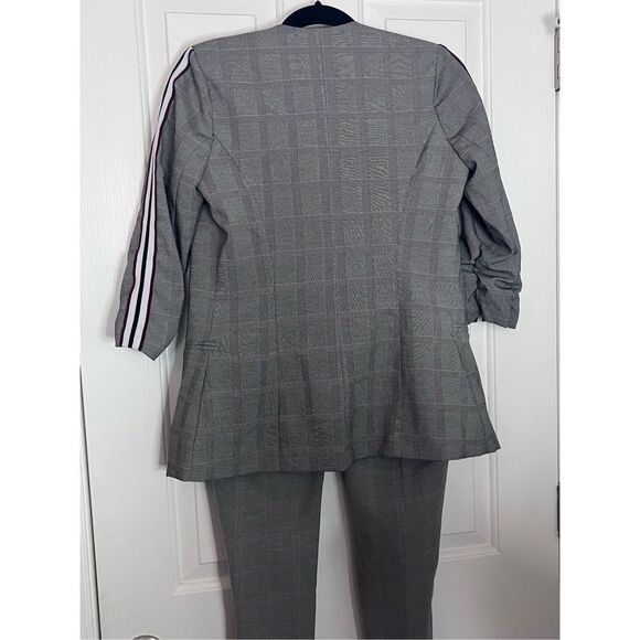 XOXO 2 piece pinstriped blazer and pants size small - Picture 5 of 11